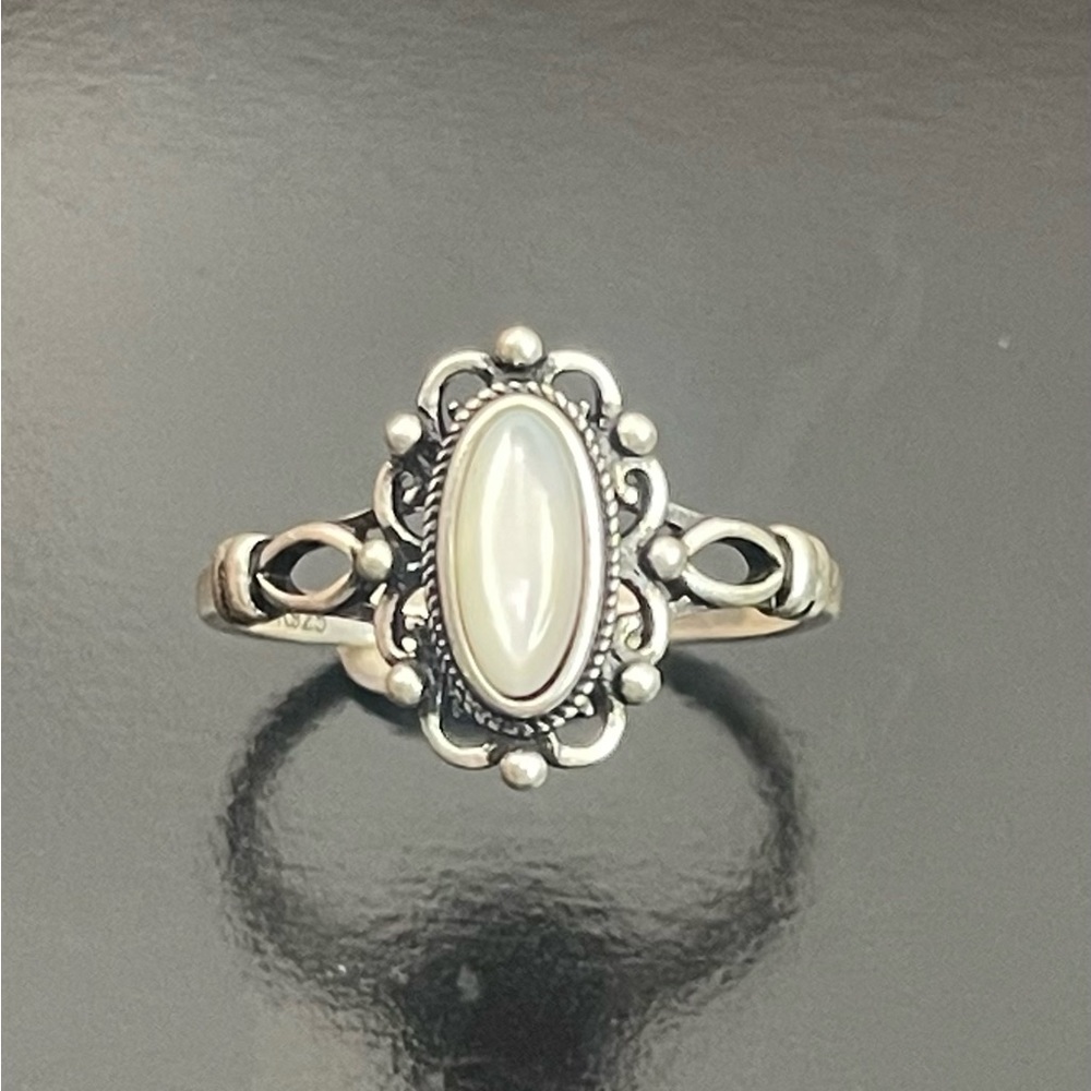 Sterling silver 925 cats eye Victorian style dainty ring
